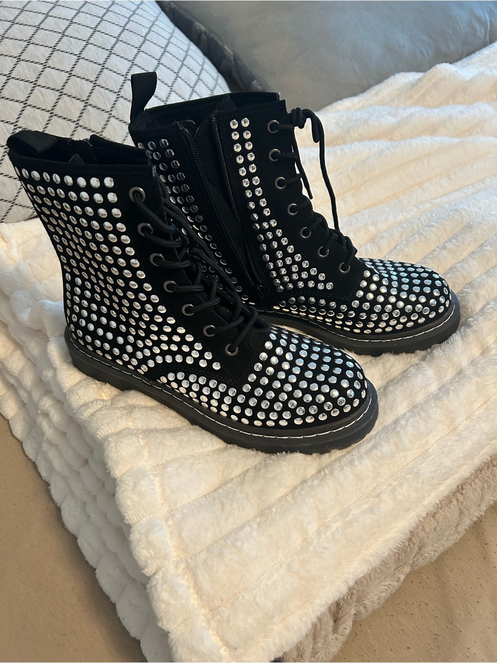 Wild Pair New Ryyder Lace-Up Lug Sole Combat Booties Size 7